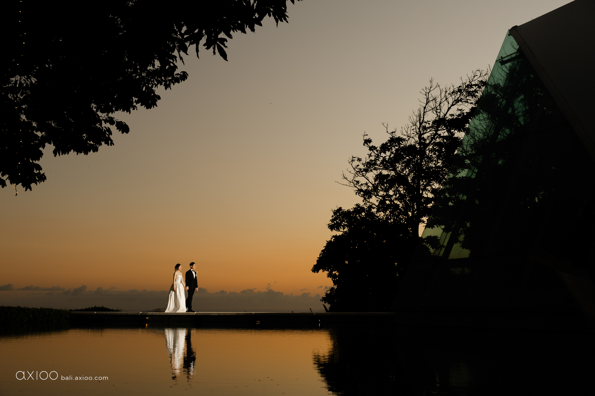 Axioo: Before the Shutter Clicks